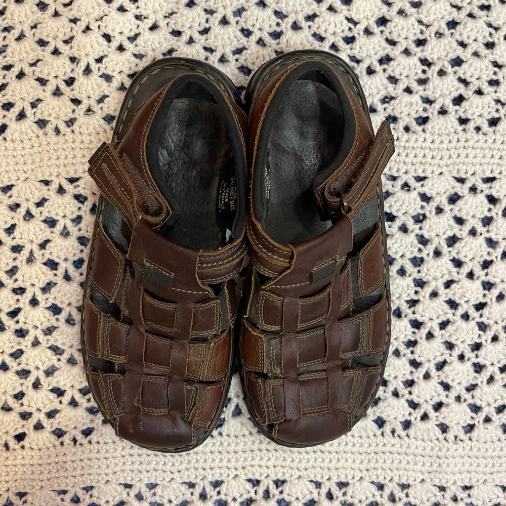 Minnetonka Moccasins men’s brown leather sandals - Picture 2 of 7